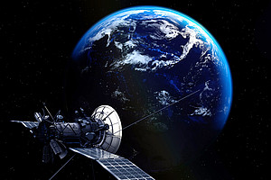 Satellit vor der Erde im All
